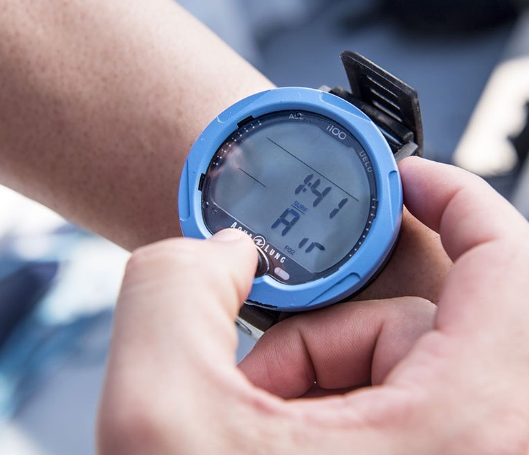 картинка Компьютер Aqualung i100 (синий) от магазина DivingWolf