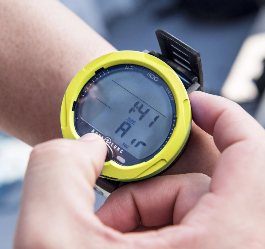 картинка Компьютер Aqualung i100 (желтый) от магазина DivingWolf