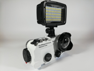 картинка Sea Frogs iPhone XR/X/6/7/8 Bluetoooth (white) +SL-101 для Apple iPhone XR/X/6/7/8 в комплекте с фонарем SL-101 от магазина DivingWolf