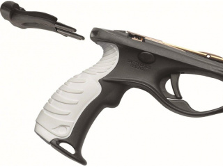 картинка Штатный упор на грудь для заряжания подводного ружья арбалета Salvimar от магазина DivingWolf