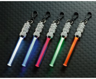 картинка Фонарик светодиодный Led с пластиковым карабином для крепления к снаряжению, на блистере от магазина DivingWolf