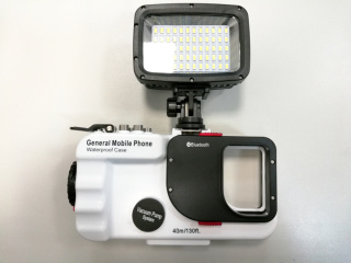 картинка Sea Frogs General Mobile Phone Bluetoooth (white) Kit Sl-101 бокс для смартфонов с фонарем SL-101 от магазина DivingWolf