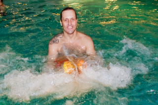 картинка Усилитель сопротивления для рук Aqua Sphere Ergo Bells от магазина DivingWolf