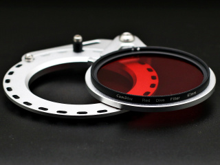 картинка Откидной адаптер - держатель с красным фильтром 67 мм от магазина DivingWolf