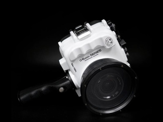 картинка Sea Frogs A6xxx Salted Line Series 6xxx (White) + with pistol grip подводный бокс для Sony A6xxx от магазина DivingWolf