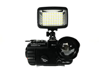 картинка Sea Frogs iPhone XR/X/6/7/8 Bluetoooth (black) +SL-101 для Apple iPhone XR/X/6/7/8 в комплекте с фонарем SL-101 от магазина DivingWolf